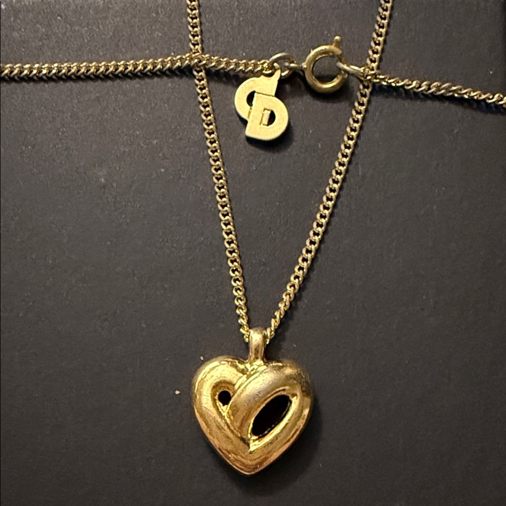 Christian Dior (Quiet Luxury) Vintage Gold Heart Necklace; Stunning Piece! - Picture 6 of 14
